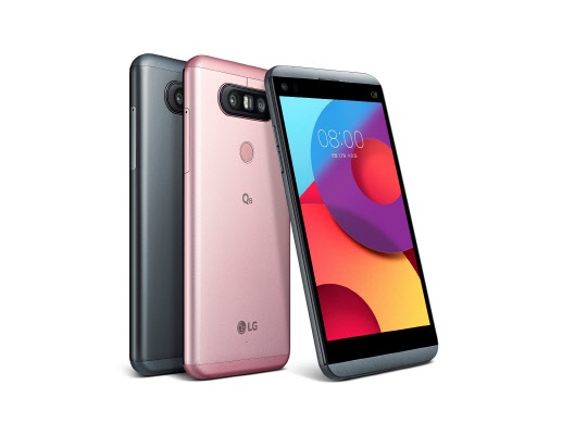 LG전자 24일 공개한 LG Q8의 '어반 티탄'과 '스윗 핑크' 제품 사진. <LG전자 제공>